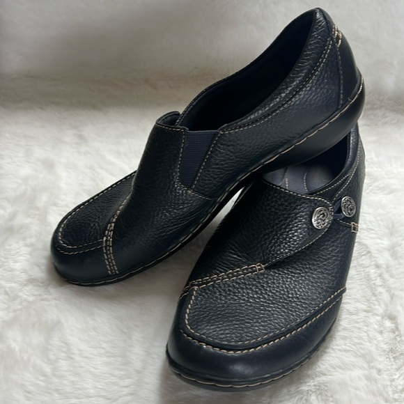Clarks Slip On Shoes EUC - Picture 10 of 17